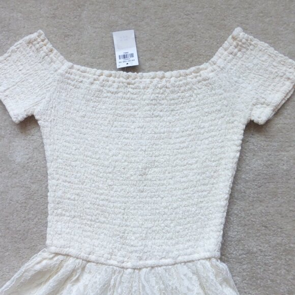 NWT HOLLISTER cream lace short sleeve romper - Picture 2 of 7